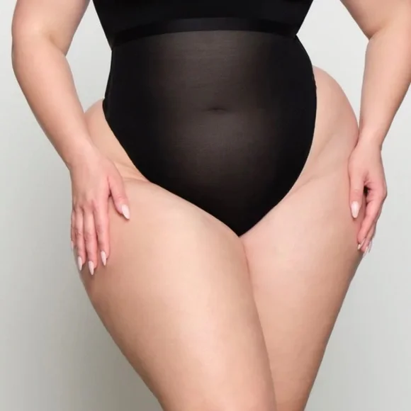 SKIMS Thong - Picture 1 of 8